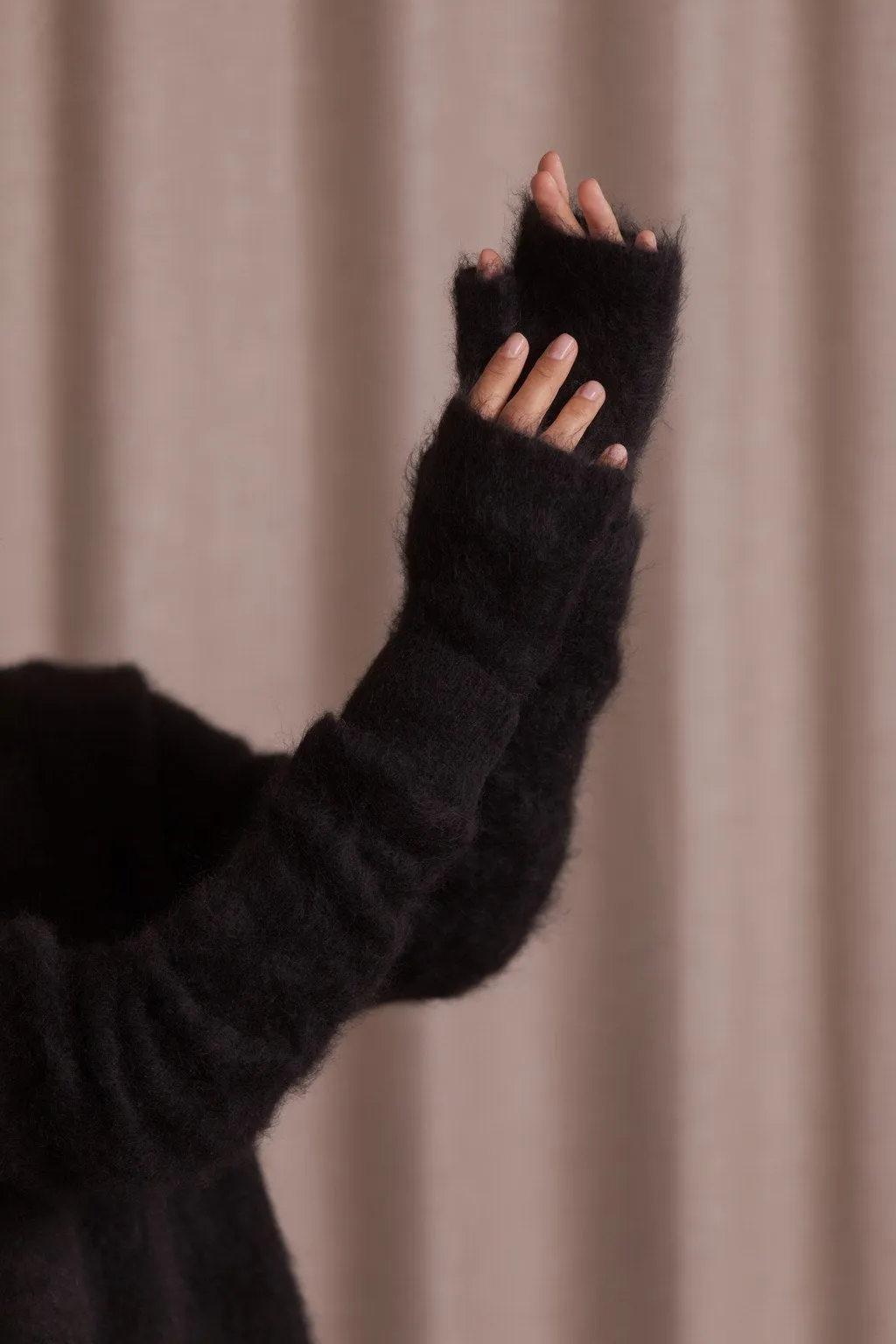 Alpaca Blend Gloves Black sold by Ivalo.com product image thumbnail 2