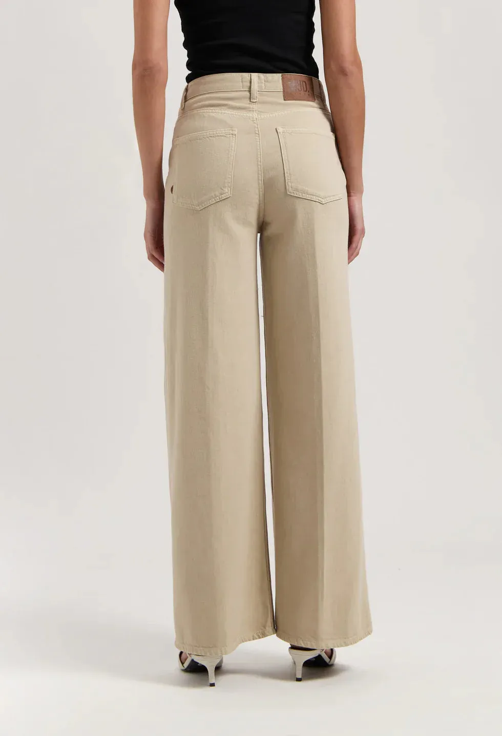 Sara High Loose Flow Jeans Sand sold by Ivalo.com product image thumbnail 2