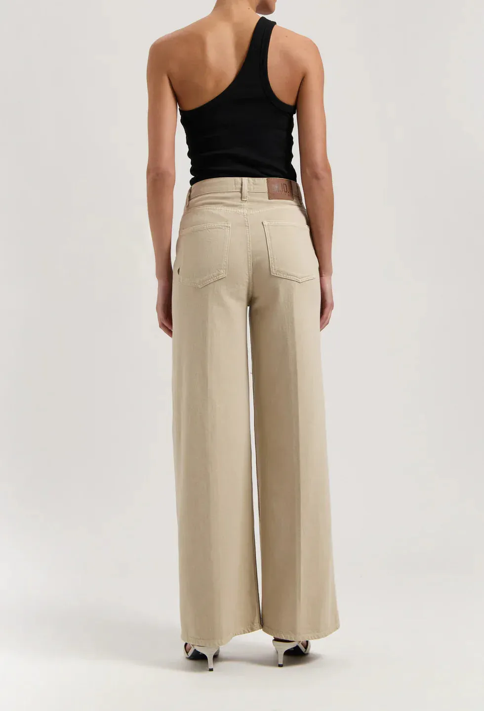 Sara High Loose Flow Jeans Sand sold by Ivalo.com product image thumbnail 4