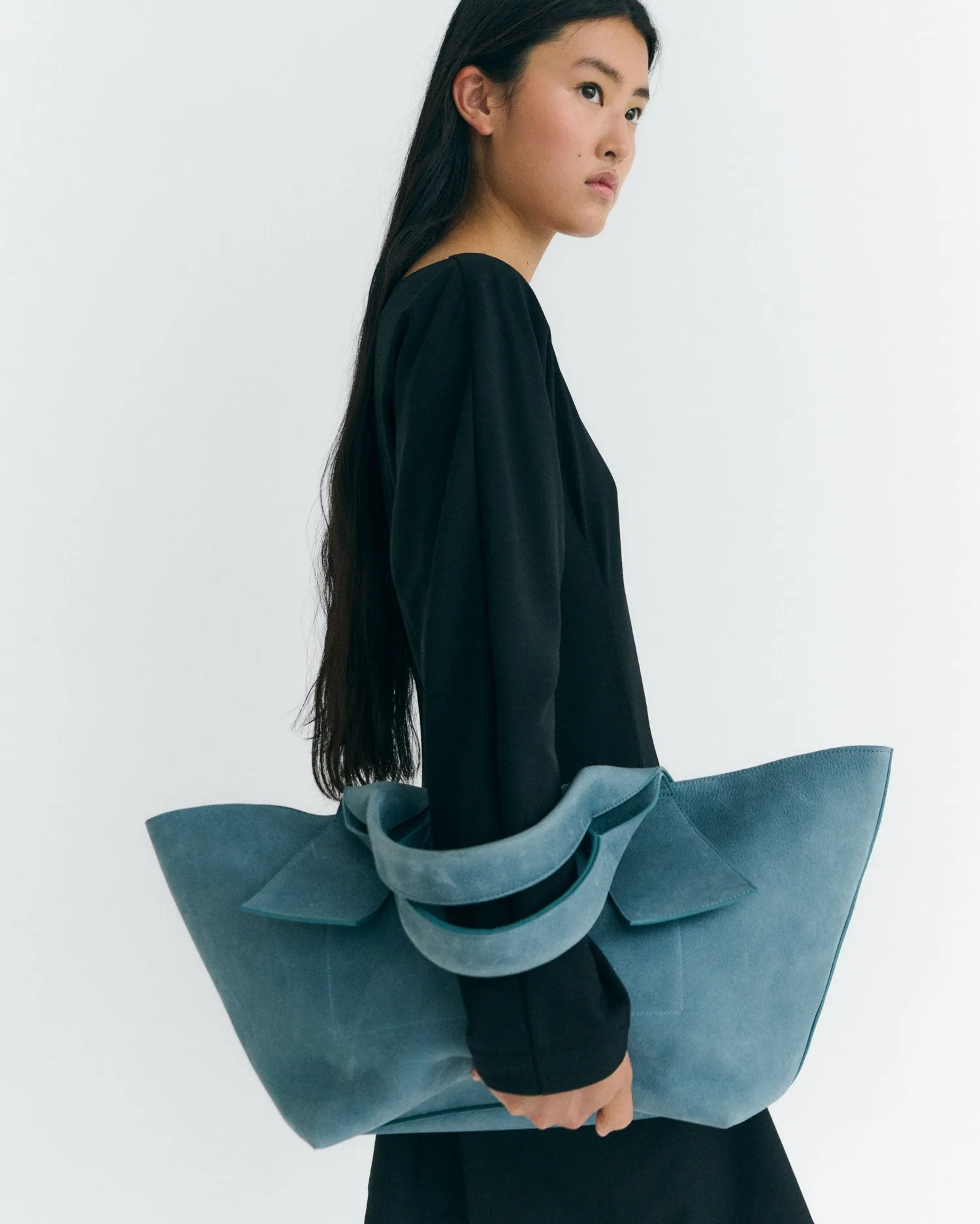 Black fine wool Arianne short dress sold by Ivalo.com product image thumbnail 3