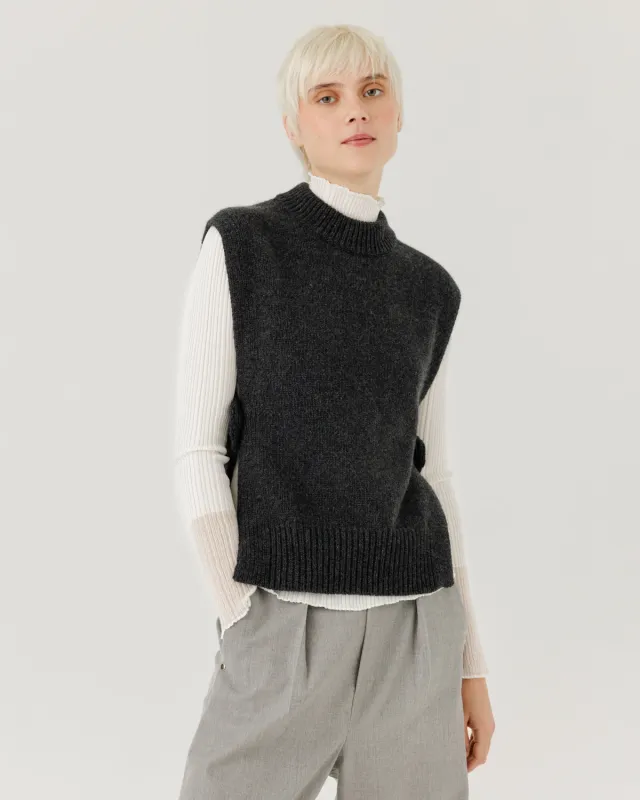 Giria Wool Vest Charcoal sold by Ivalo.com