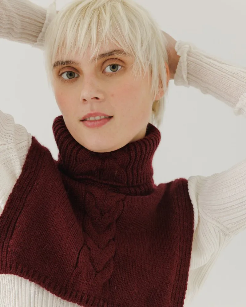 Pynė Alpaca Wool Neckwarmer Burgundy sold by Ivalo.com product image thumbnail 2