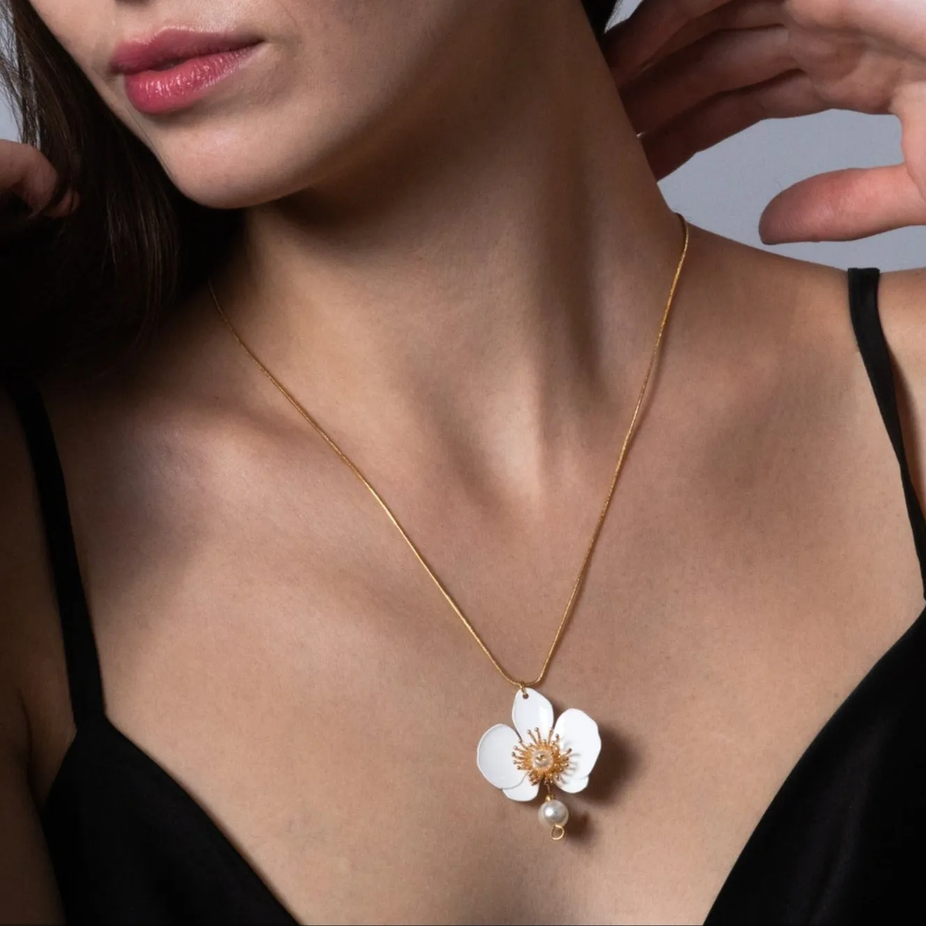 Butterfly Orchid Pearl Necklace White sold by Ivalo.com product image thumbnail 3