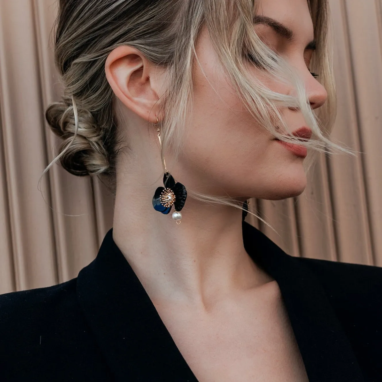 Butterfly Orchid Pearl Earrings Black sold by Ivalo.com product image thumbnail 2