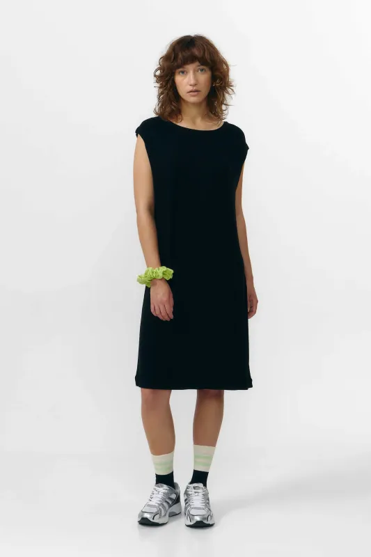Shire Dress Black made by Ivalo.com