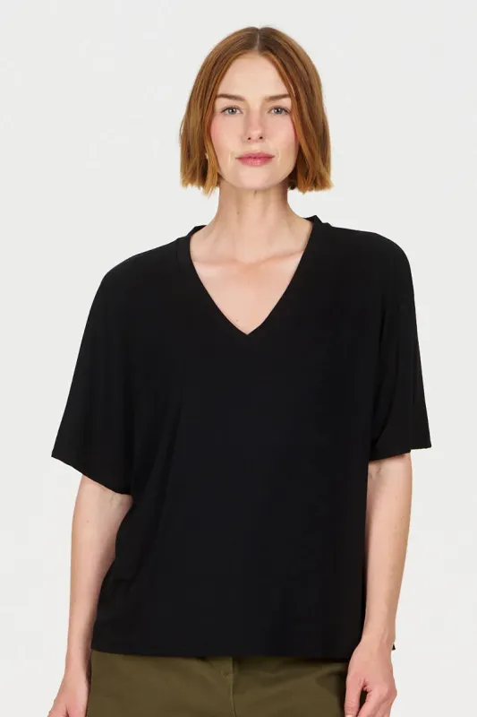 Dhalia Tee Black made by Ivalo.com