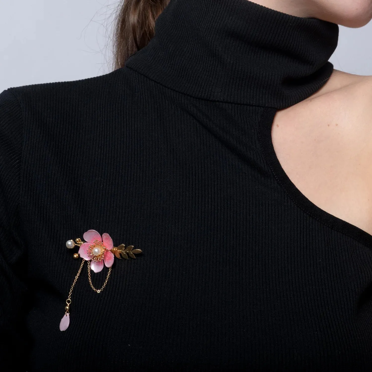 Sakura Petal Brooch Pink sold by Ivalo.com product image thumbnail 2