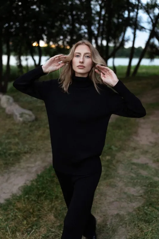 Turtleneck Sweater Black made by Ivalo.com