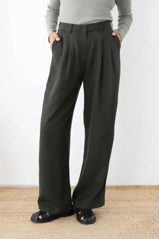 Mesquida Pants Dark Green made by TWOTHIRDS