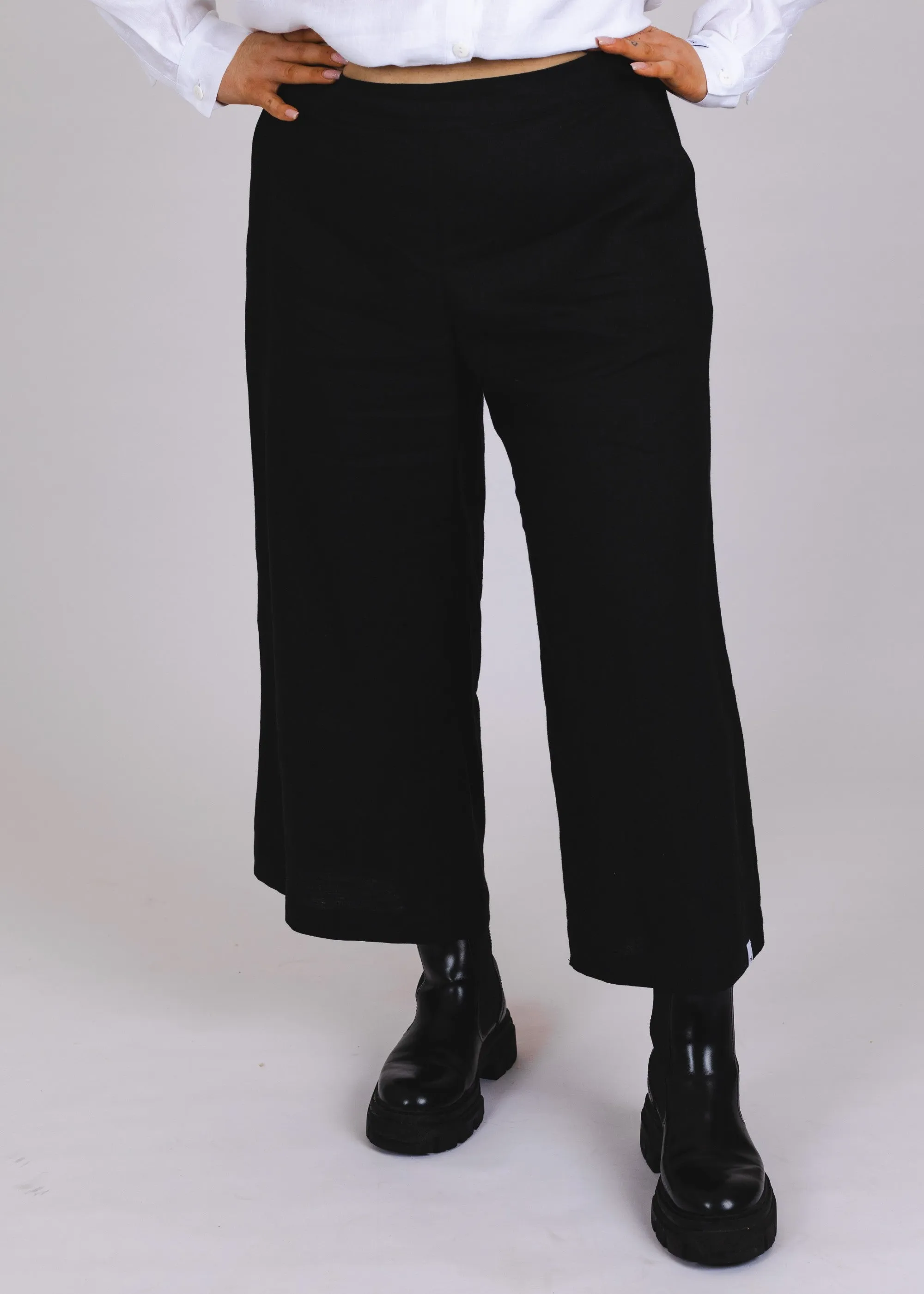 Culottes Linen Trousers Black sold by Ivalo.com product image thumbnail 3