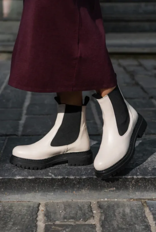 White Chelsea Boots sold by Ivalo.com