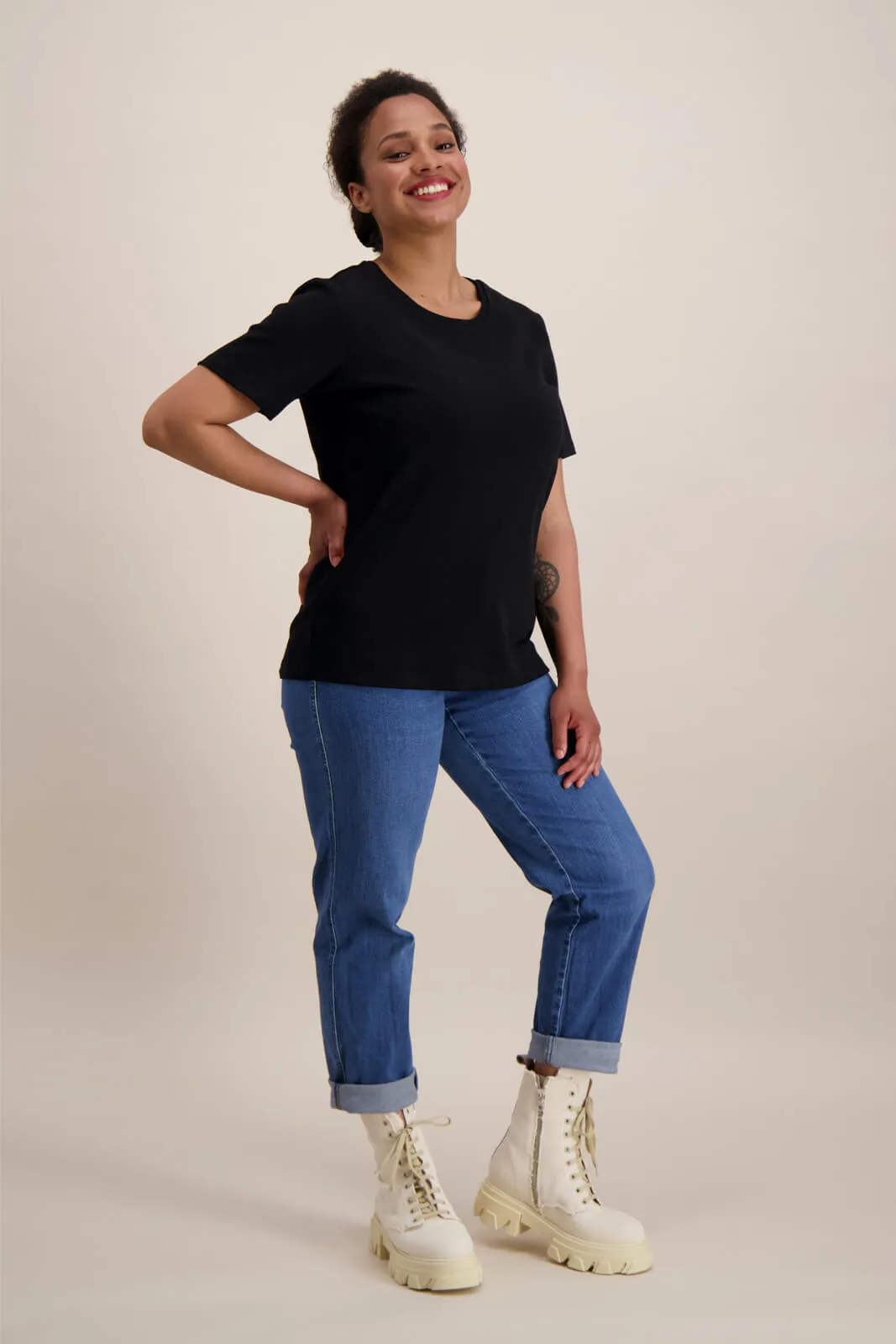 The T-Shirt Black sold by Ivalo.com product image thumbnail 2