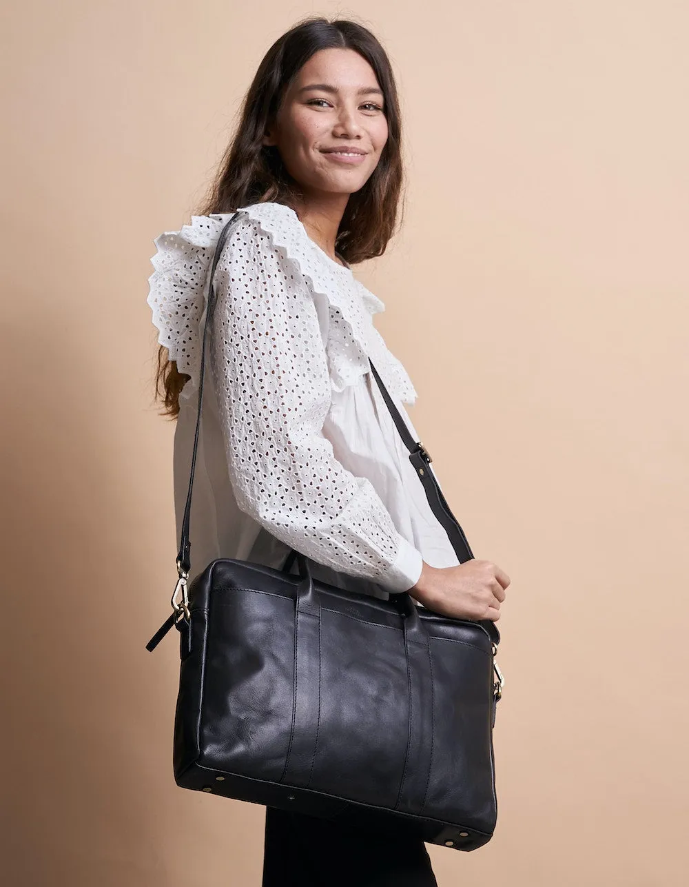 Harvey Bag Black Classic Leather sold by Ivalo.com
