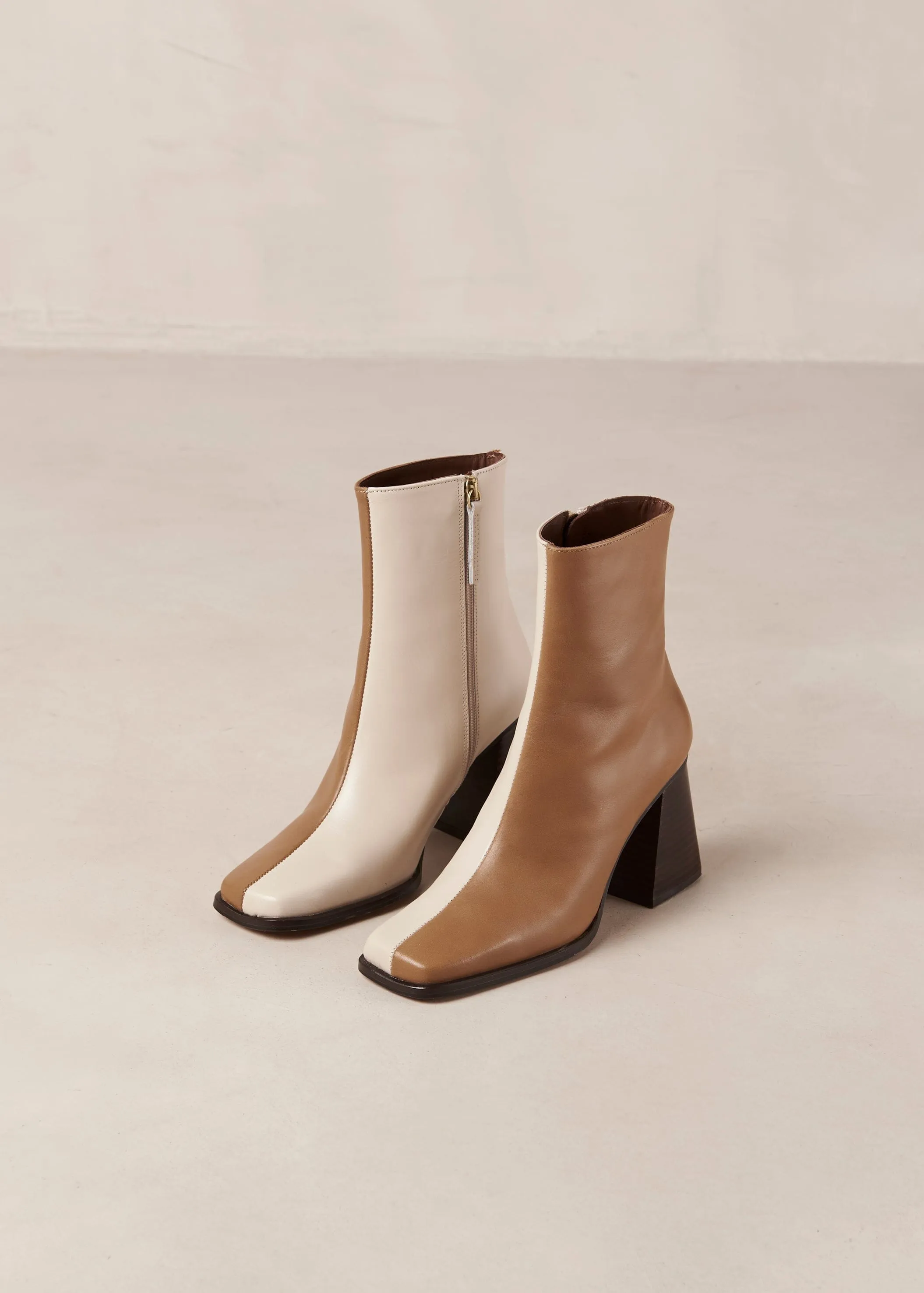 South Bicolor Leather Boots Camel & Beige sold by Ivalo.com