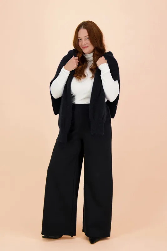 Everyday Pants Black sold by Ivalo.com