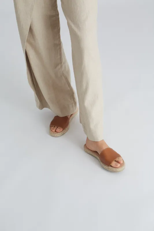 Flats Brown sold by Ivalo.com