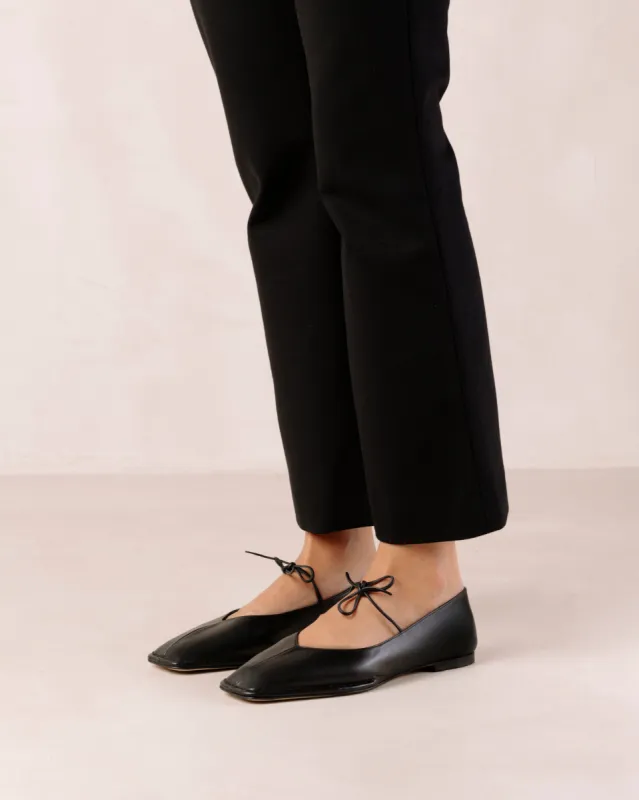 Sway Flats Black sold by Ivalo.com