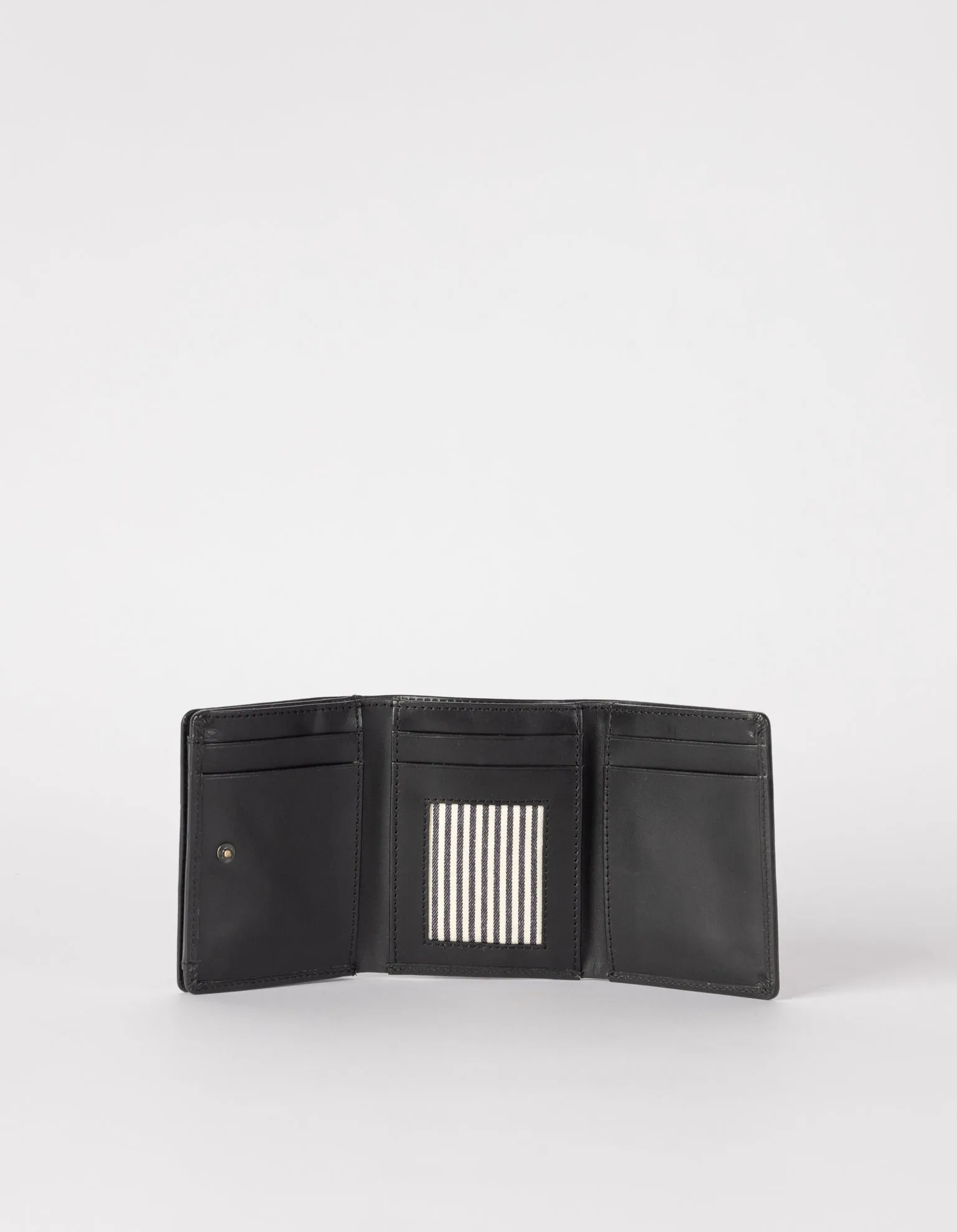Ollie Wallet Black Classic Leather sold by Ivalo.com product image thumbnail 4