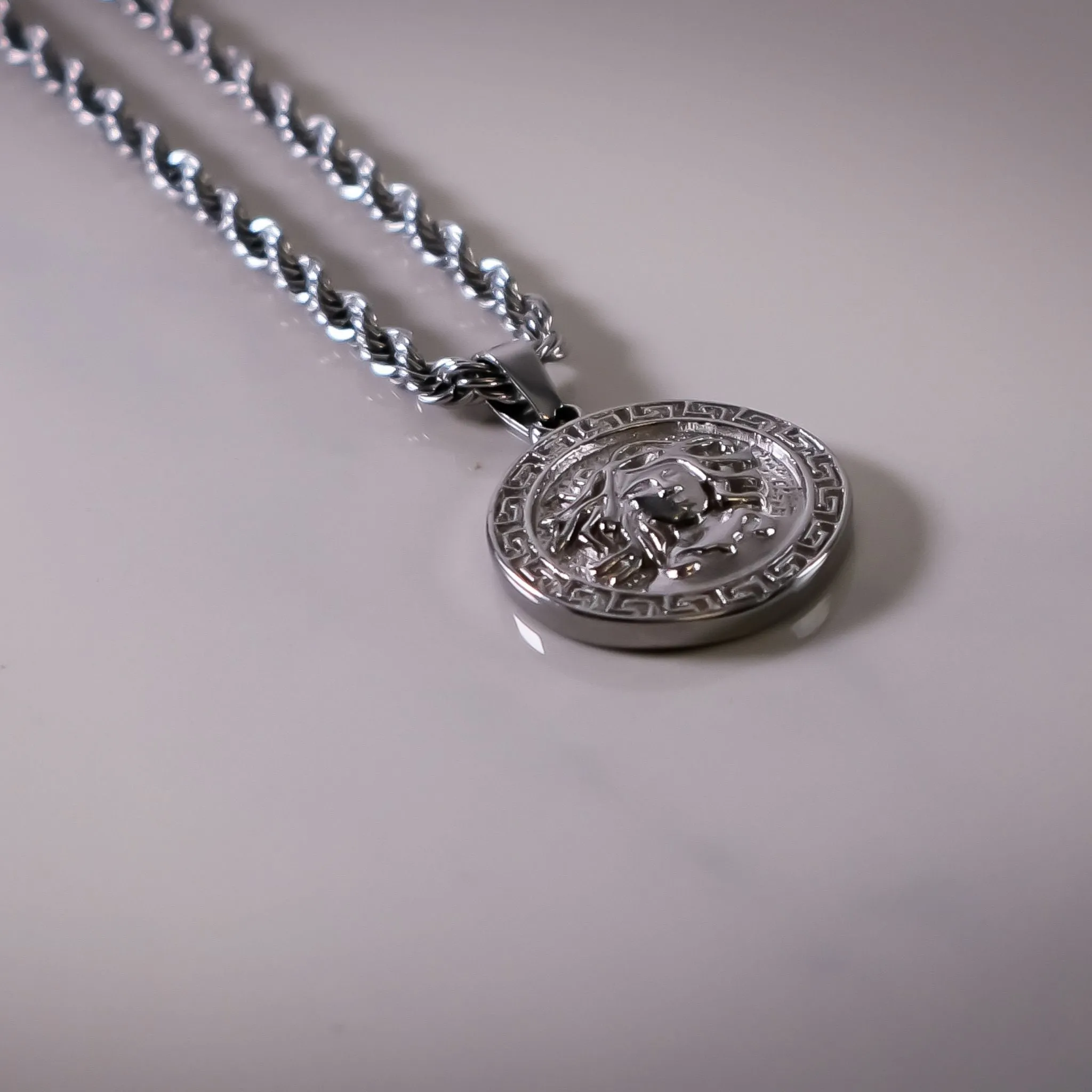 Medusa halskæde sold by Jewls product image thumbnail 4