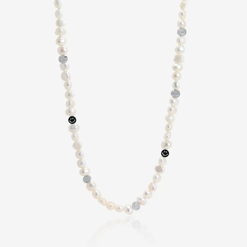 Smiley perlehalskæde sold by Jewls
