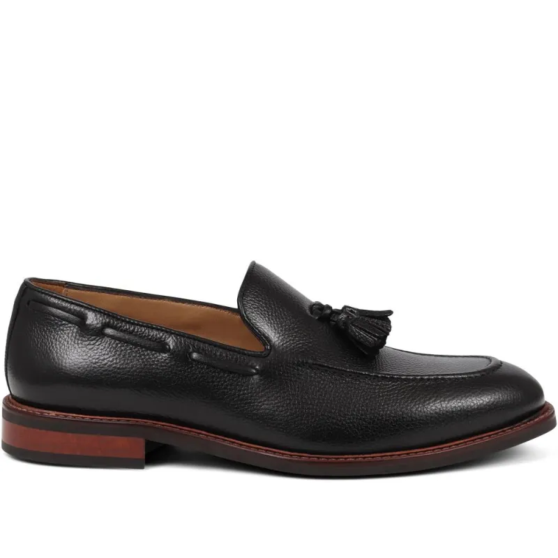 Rhett Gents Suede Tassel Loafers - RHETT / 324 381 - Black Grain made by Jones Bootmaker