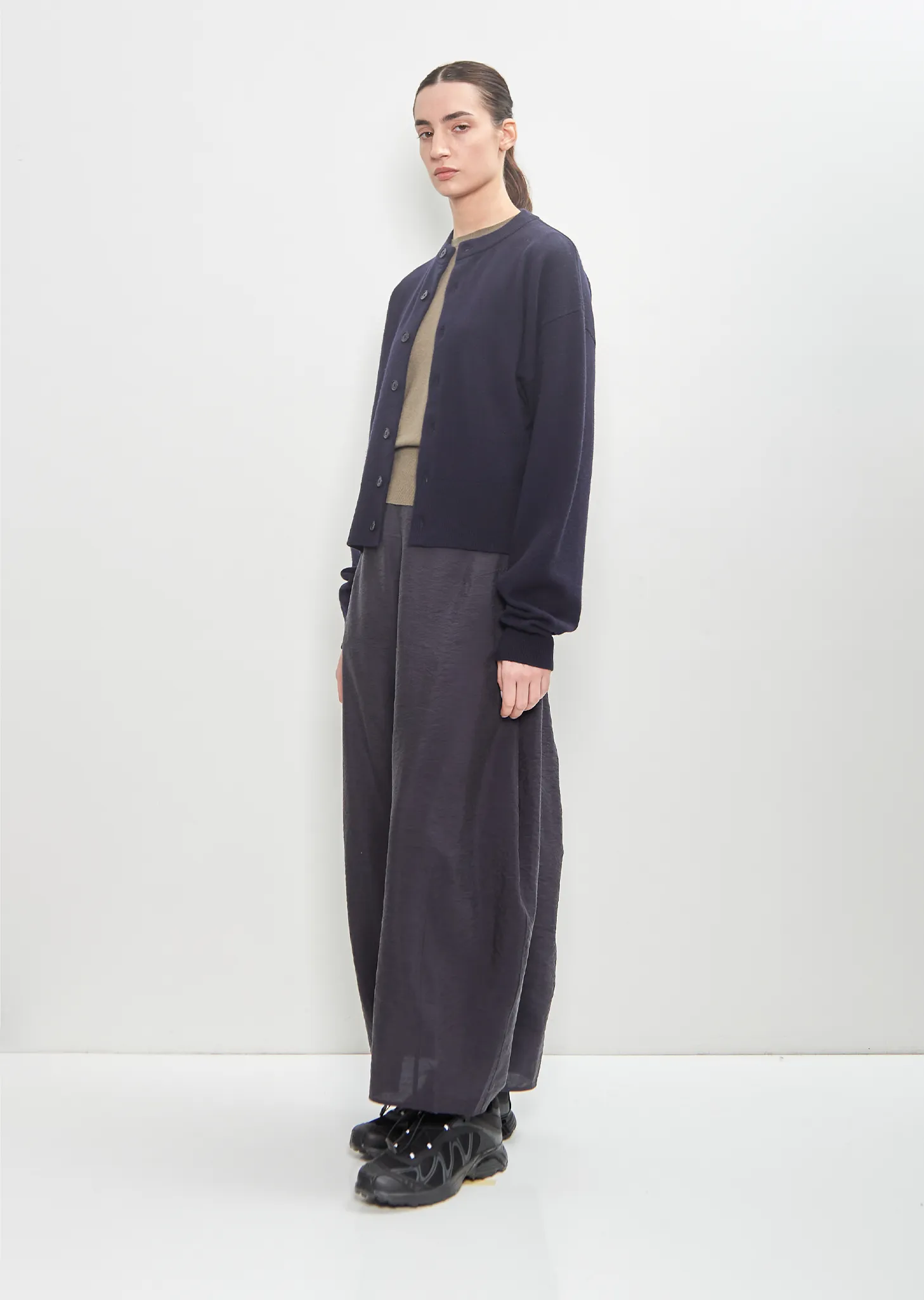 Stretch Cashmere n°170 Chou Cardigan — Navy sold by La Garconne product image thumbnail 4