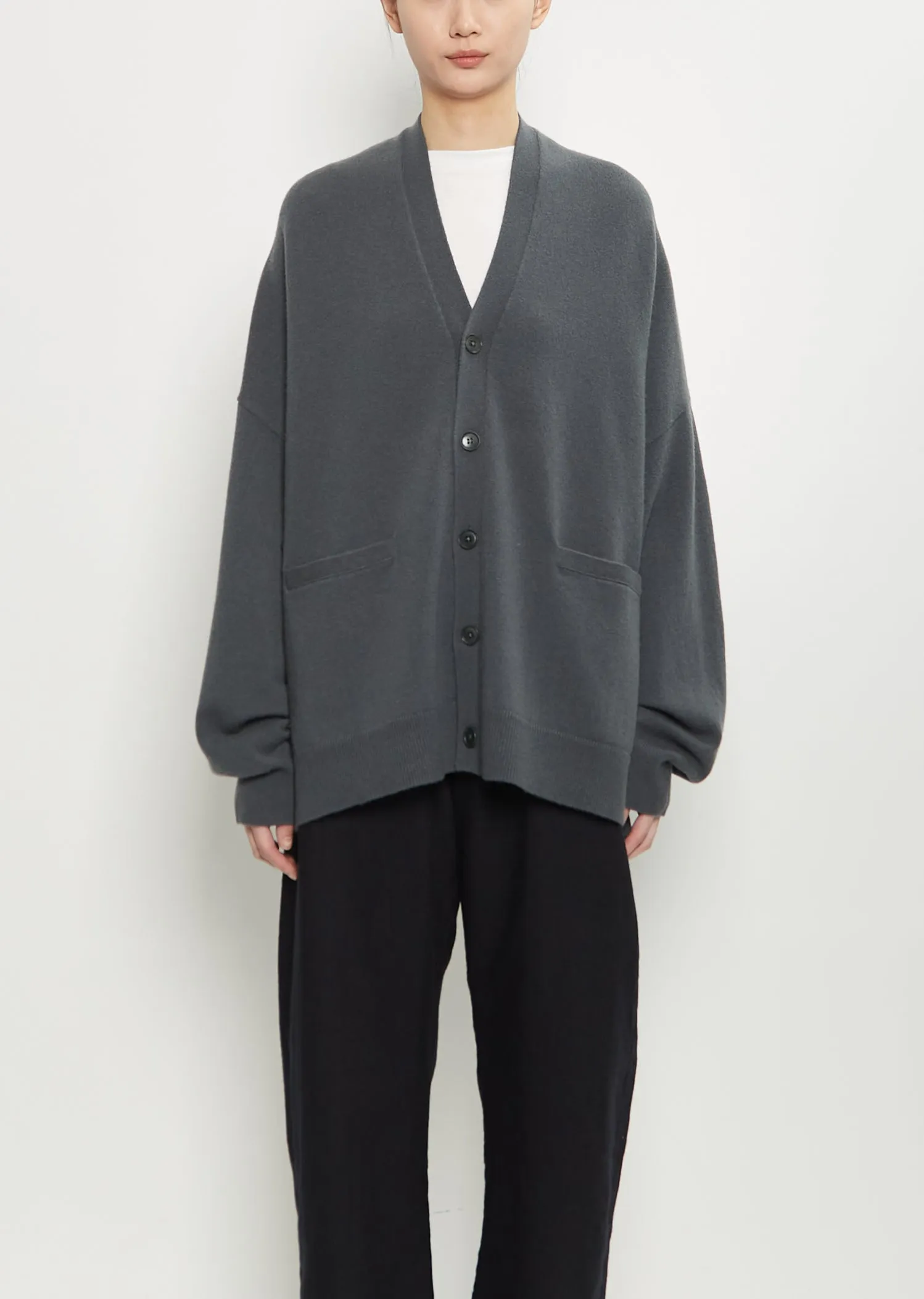 n°24 Tokio Stretch Cashmere Cardigan — Lake sold by La Garconne