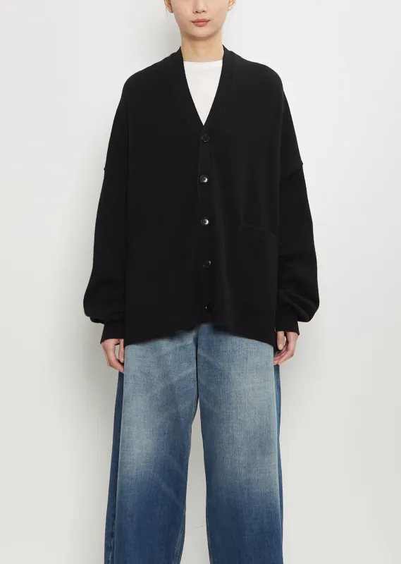 n°24 Tokio Stretch Cashmere Cardigan — Raven sold by La Garconne