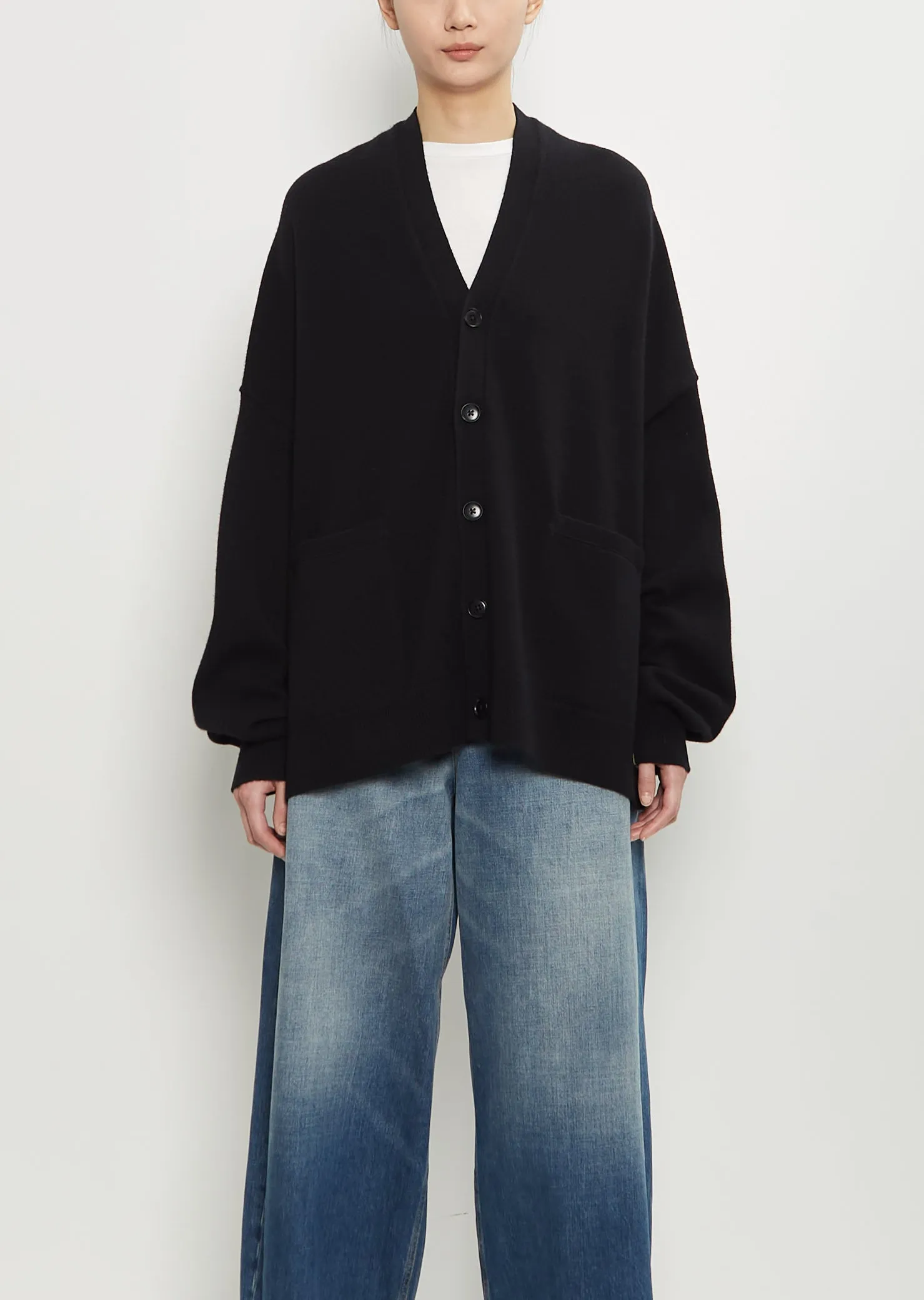 n°24 Tokio Stretch Cashmere Cardigan — Raven sold by La Garconne