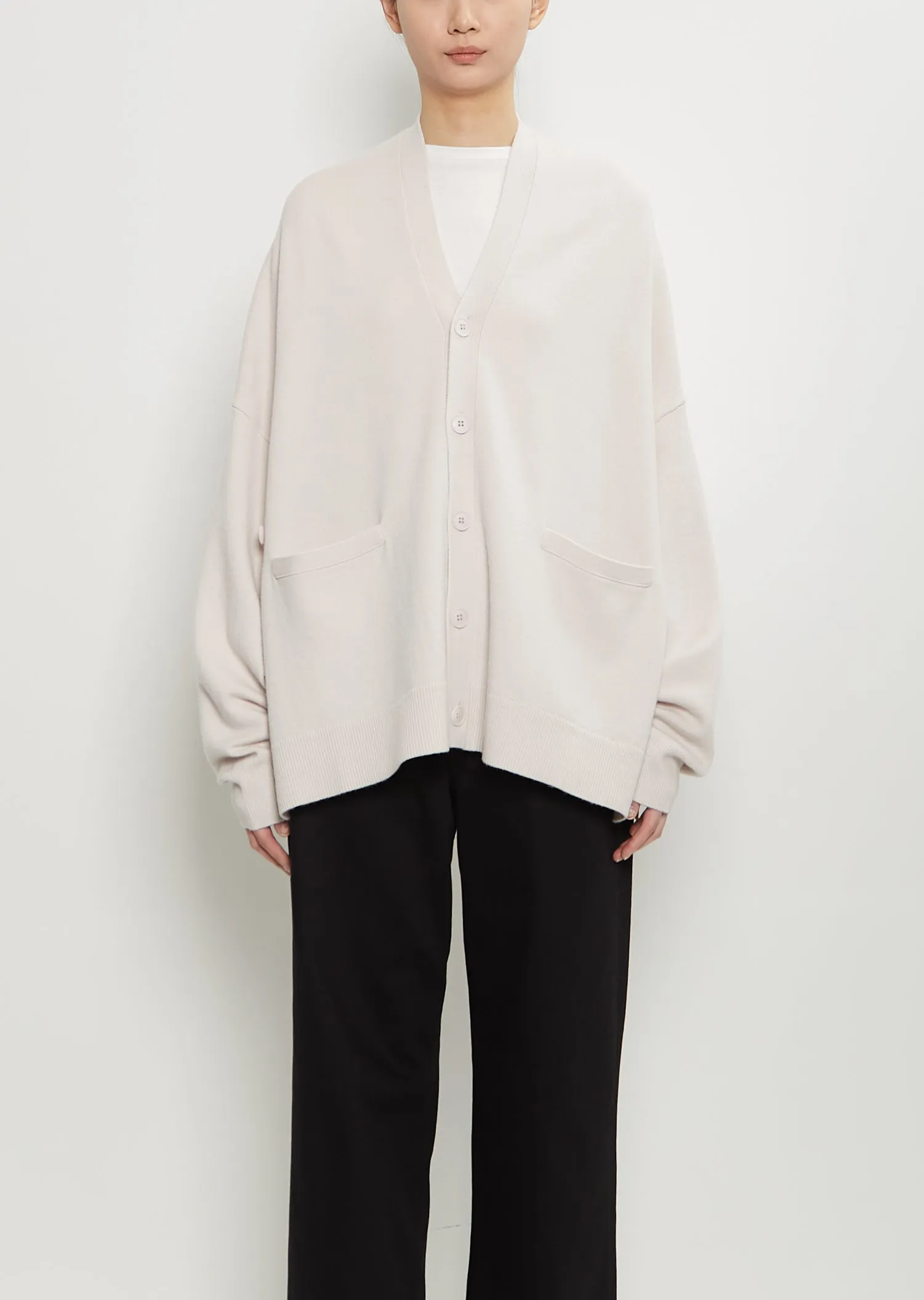 n°24 Tokio Stretch Cashmere Cardigan — Chalk sold by La Garconne