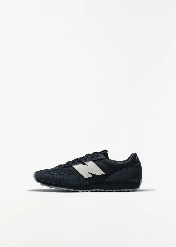 x New Balance U471 Sneaker — Black sold by La Garconne