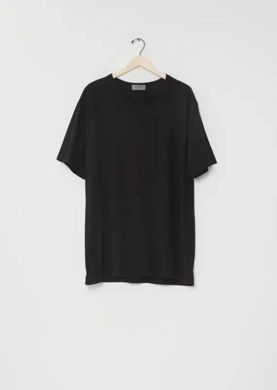Round Neck T-Shirt — Black made by La Garconne