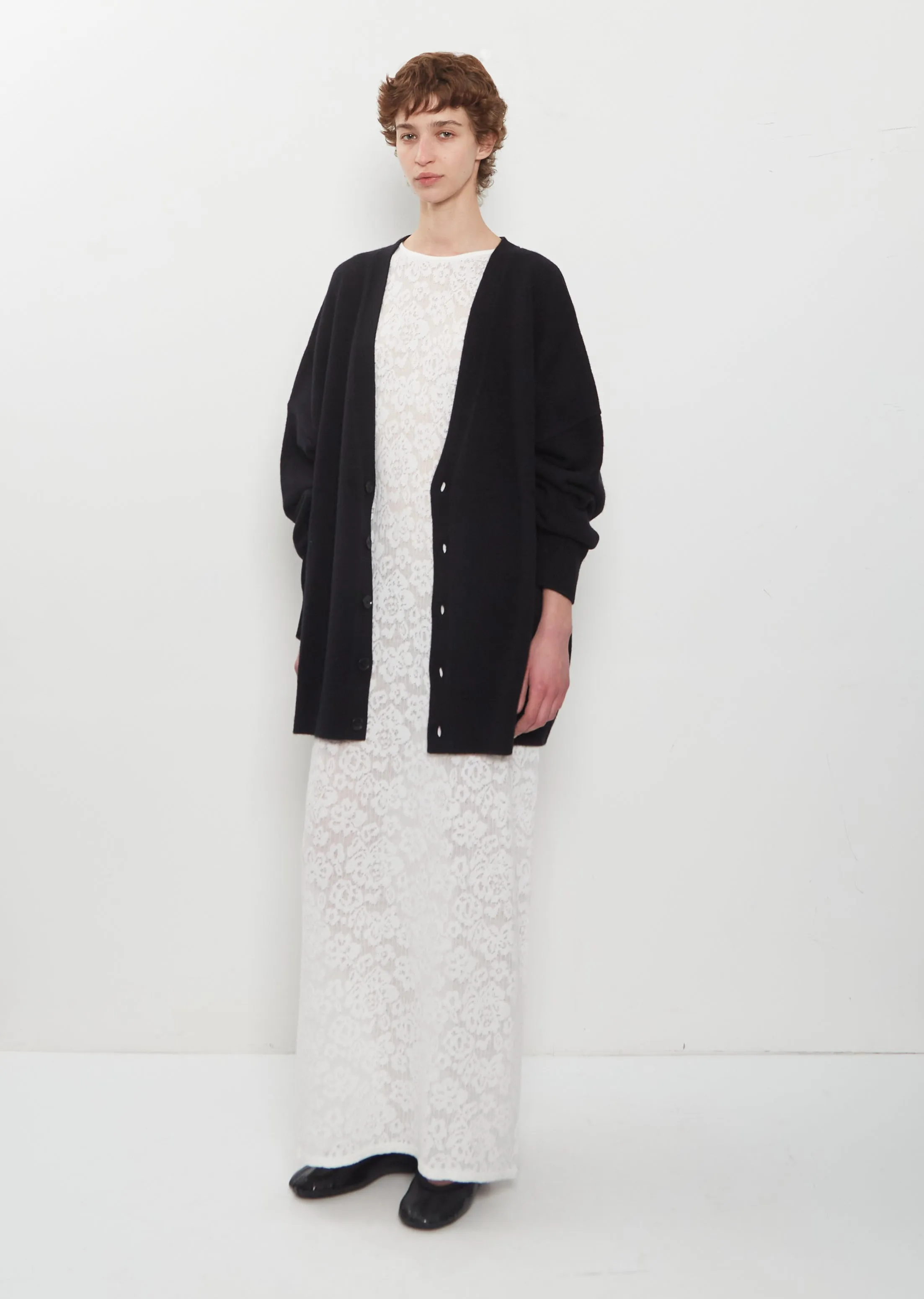 n°517 Simo Cashmere V-Neck Cardigan — Raven sold by La Garconne product image thumbnail 4