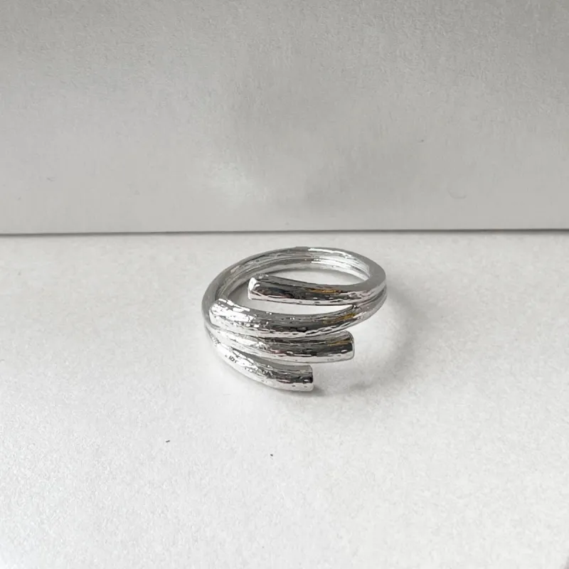 Dari Contemporary Silver Tone Ring made by Luxe Tones