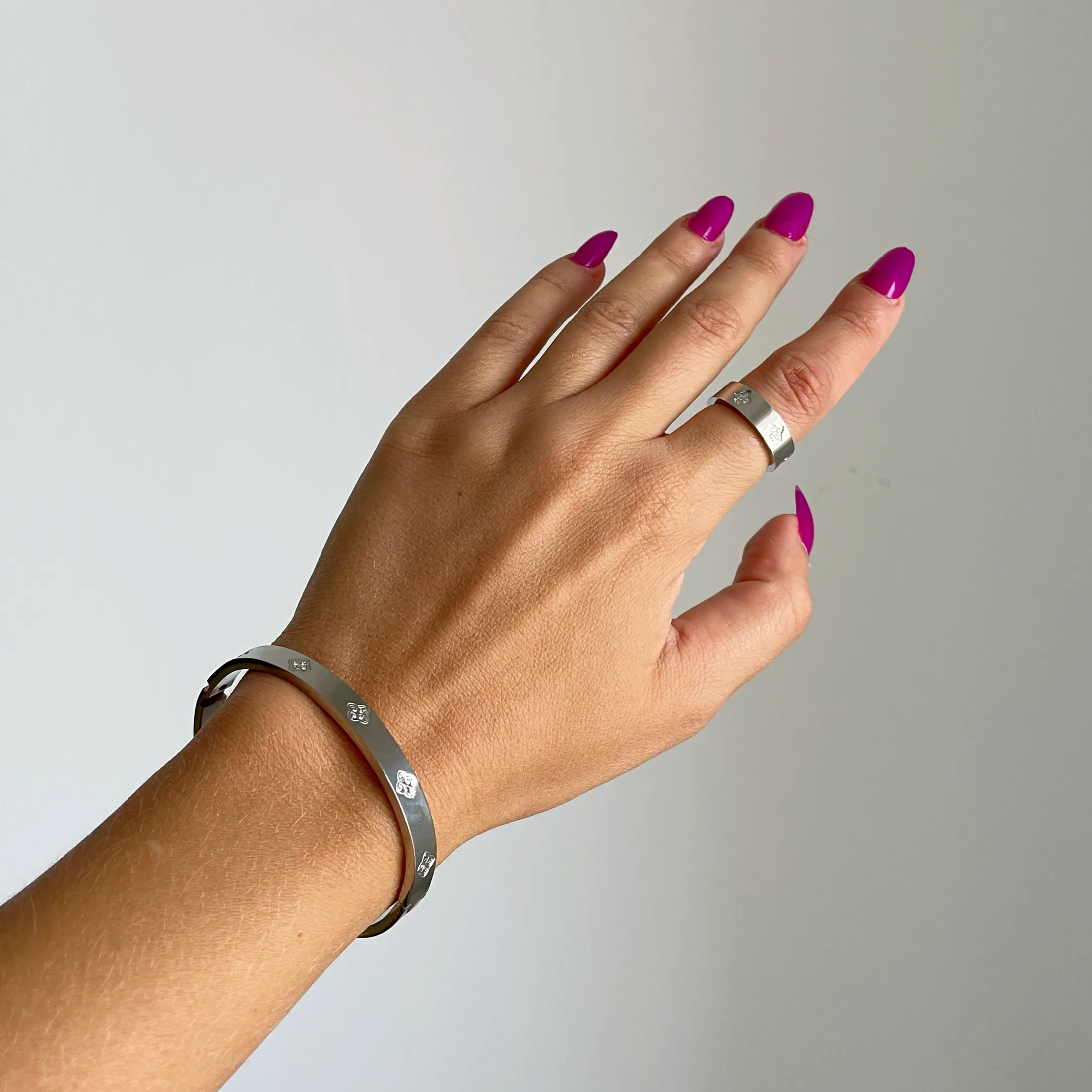 Avana Luxe Stainless Steel Clover Bangle sold by Luxe Tones product image thumbnail 2