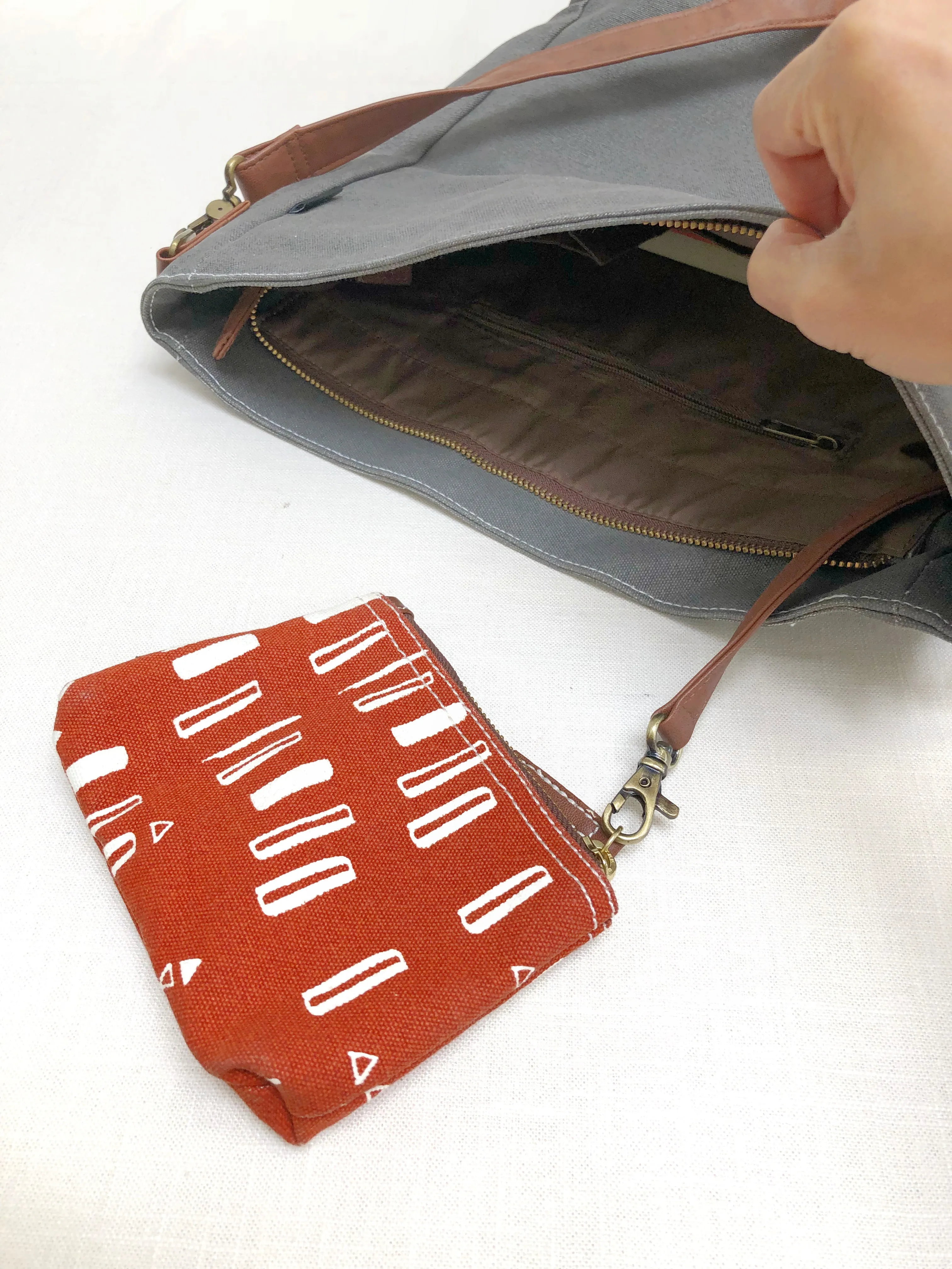 City Sling - Linea Red/Pink sold by MAIKA product image thumbnail 4