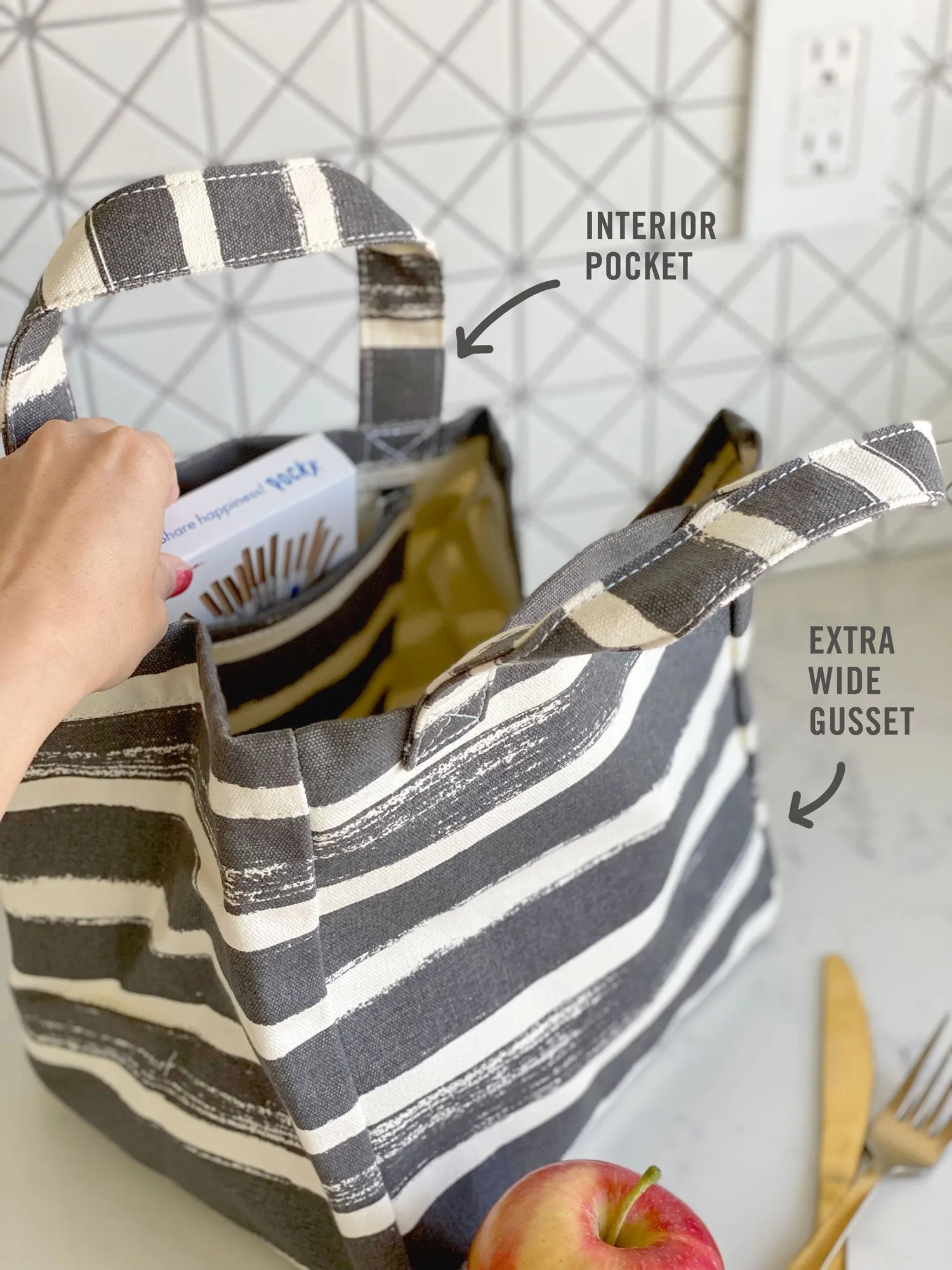 Lunch + Pie Tote - Malibu sold by MAIKA product image thumbnail 3