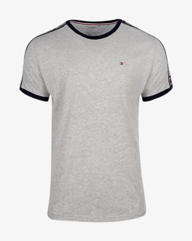 Logo tape t-shirt - Grå sold by Modish