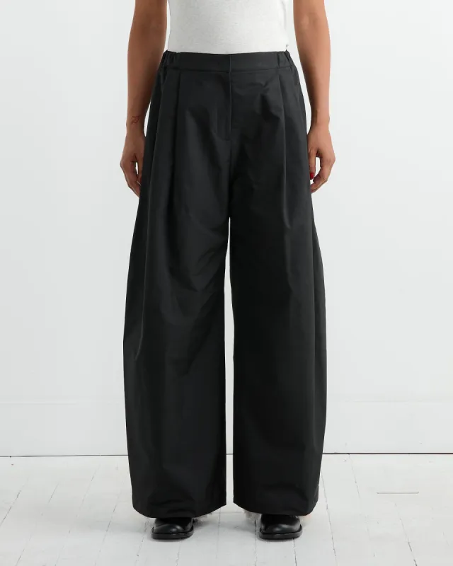 Amomento Two Tuck Balloon Pants in Black | Parallel