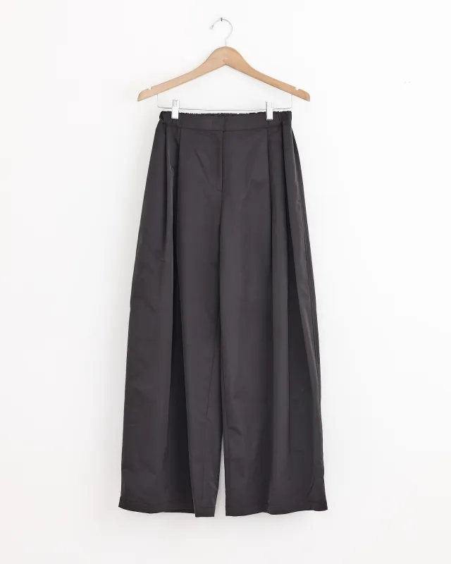 Two Tuck Balloon Pant in Charcoal sold by Mohawk General Store