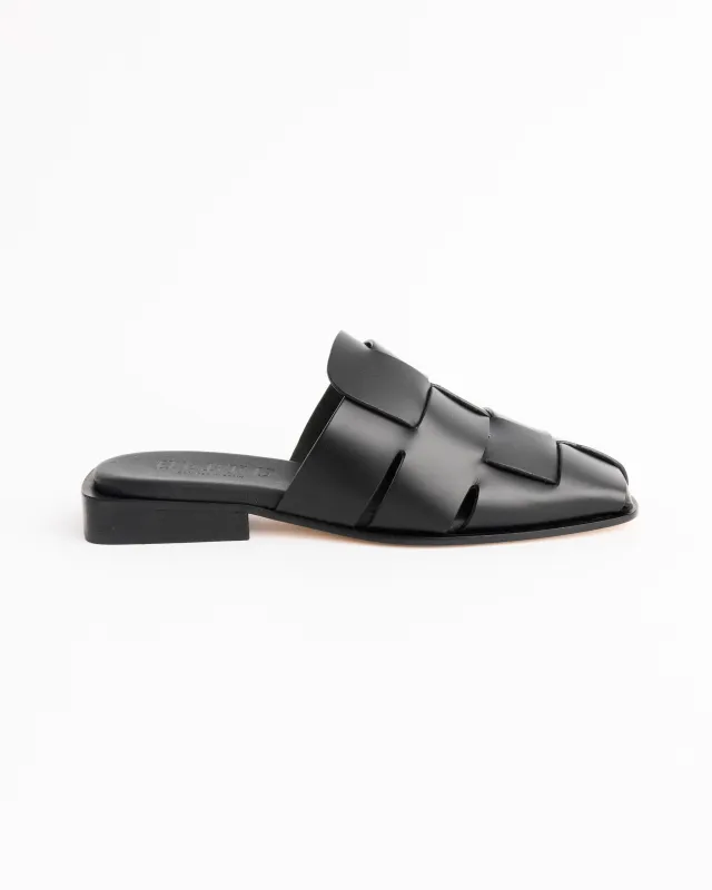 Coraia Mule in Black made by Hereu Studio
