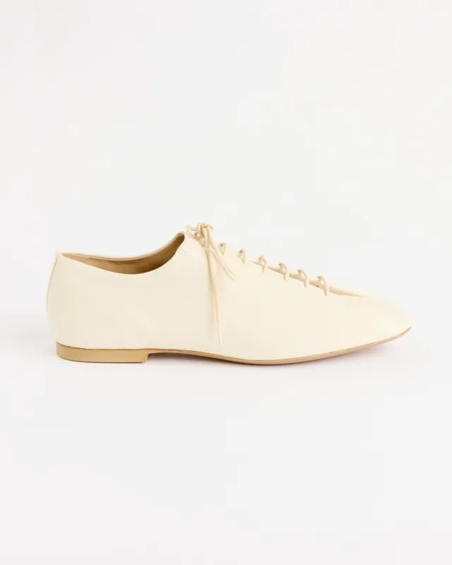 Souris Flat Classic Derbies in White made by Lemaire