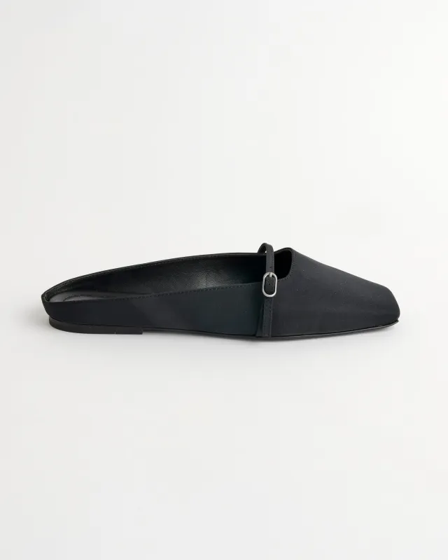 Plié Flat Shoes in Black made by St. Agni
