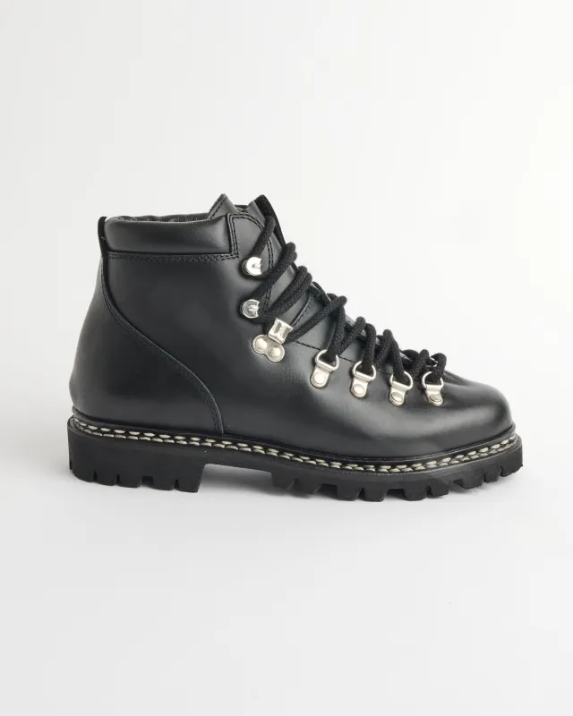 Avoriaz F Boots in Lisse Noir made by Paraboot