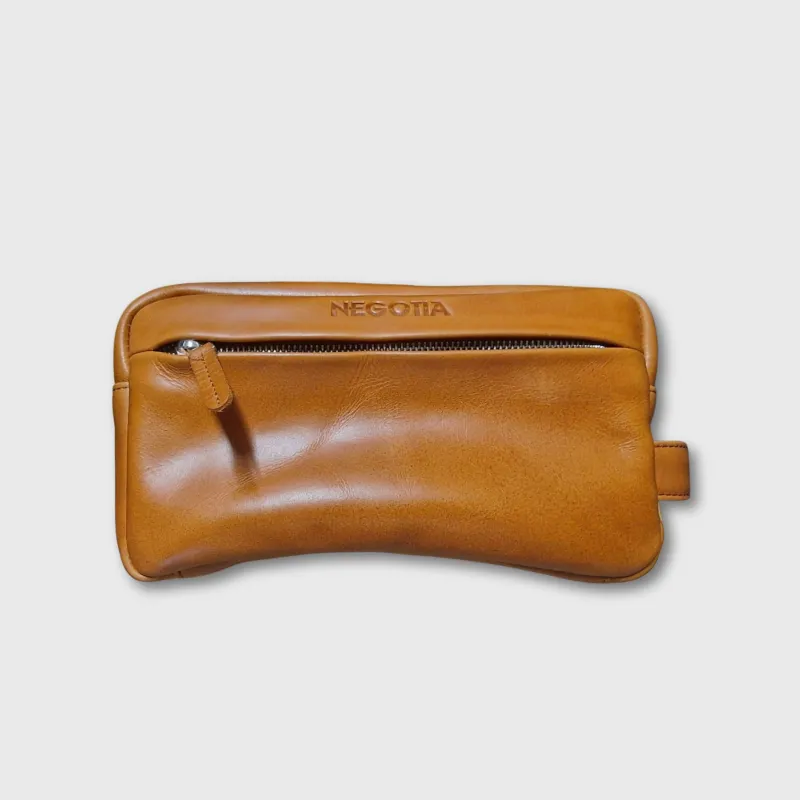Alpha Apex Toilettas Bruin sold by Negotia Leather
