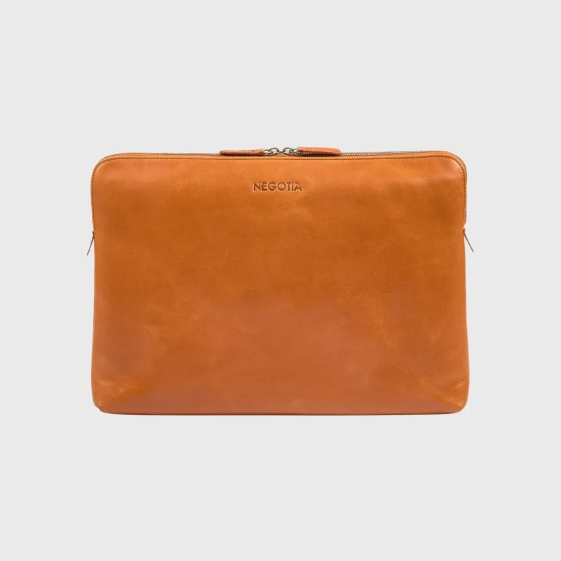 Alpha | Laptopsleeve Carry-All 15,6'' Bruin sold by Negotia Leather