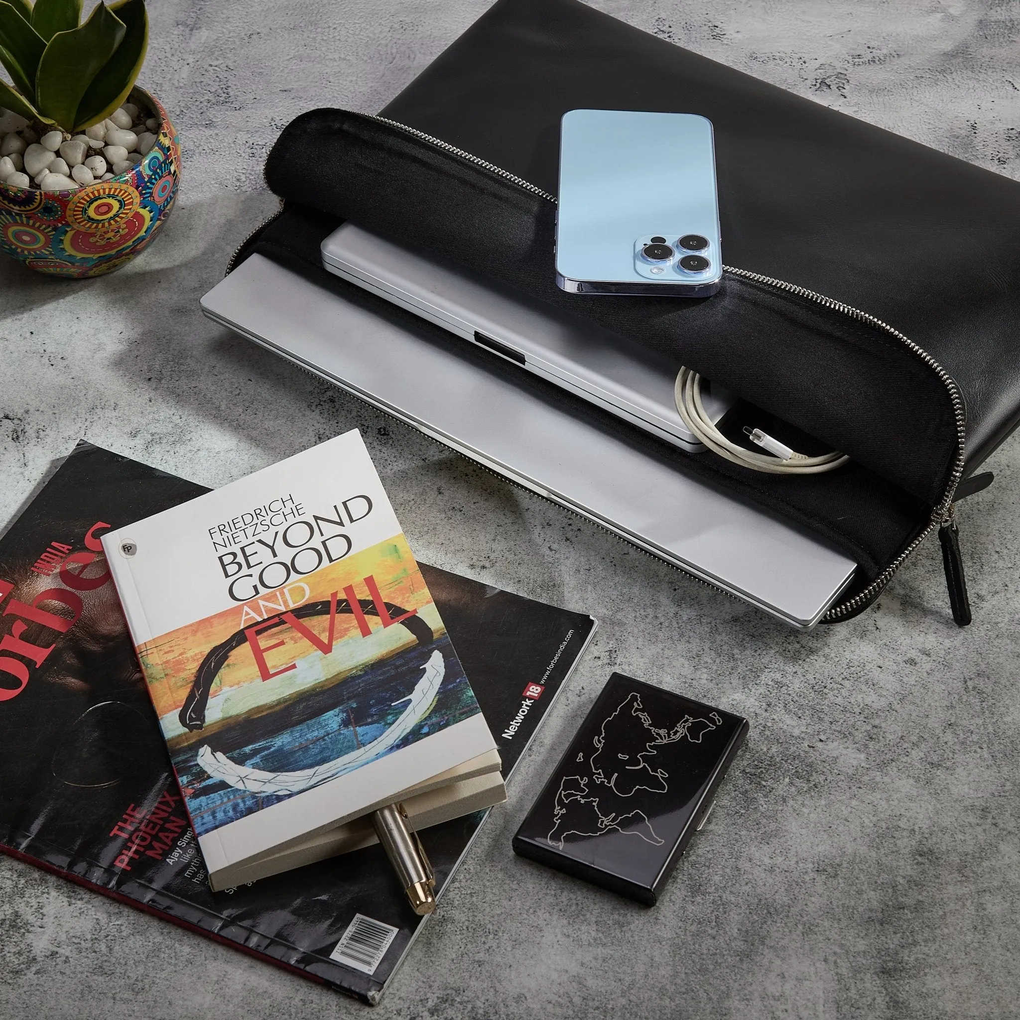 Alpha | Laptopsleeve Carry-All 15,6'' Zwart sold by Negotia Leather product image thumbnail 5