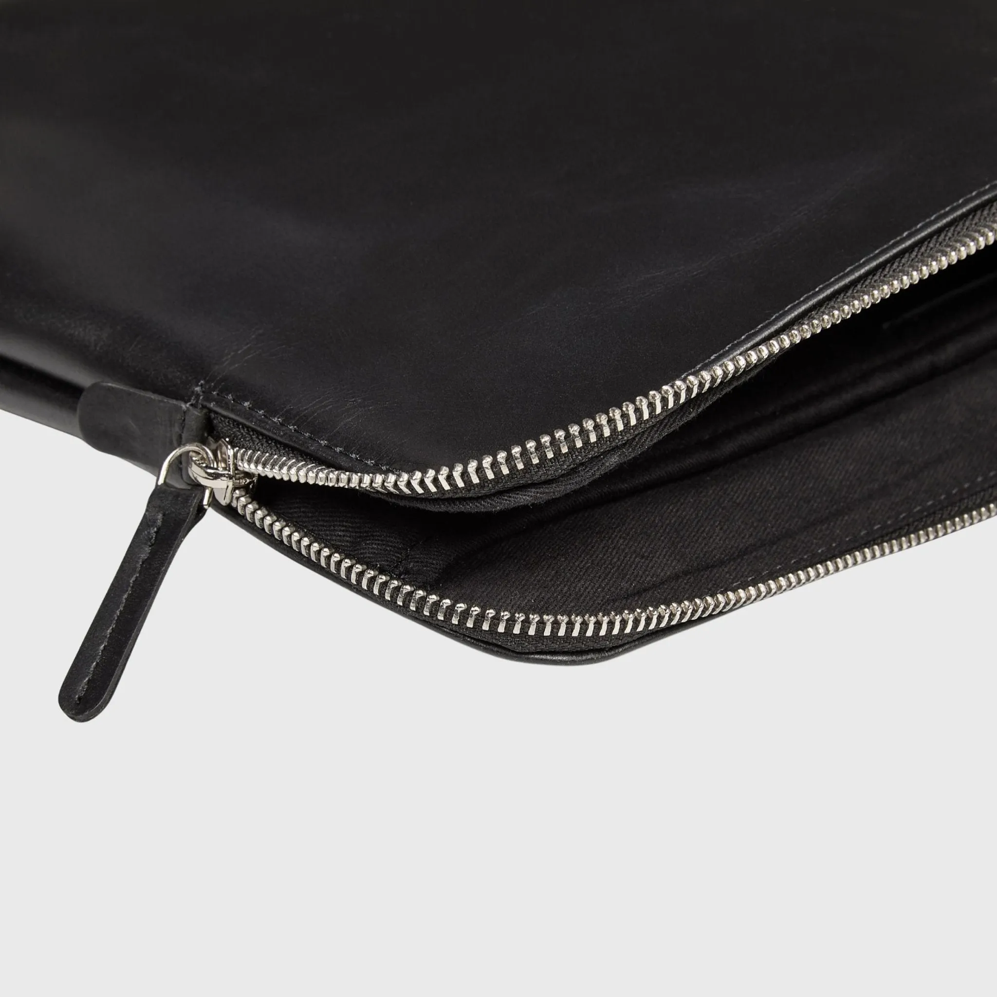 Alpha | Laptopsleeve Carry-All 15,6'' Zwart sold by Negotia Leather product image thumbnail 4