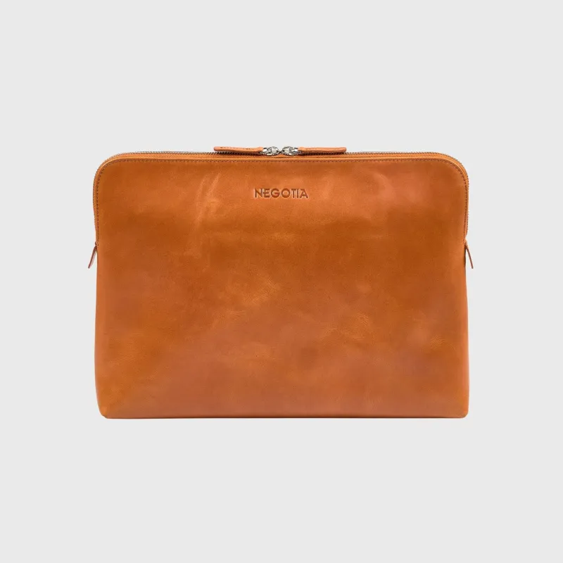 Alpha | Laptopsleeve Carry-All 14'' Bruin sold by Negotia Leather