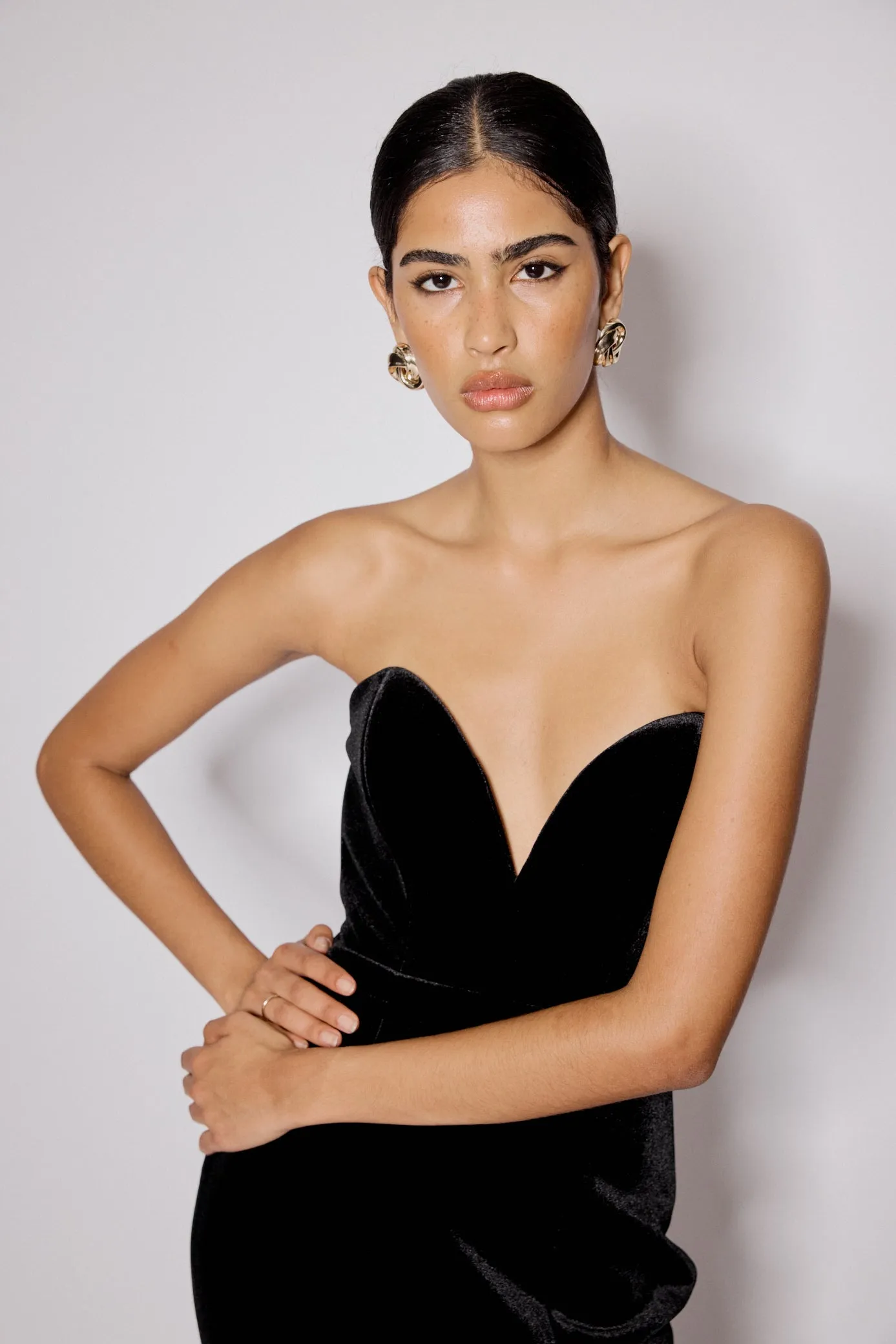 Black Sweetheart Bandeau Velvet Nola Midi Dress sold by Nobody's Child product image thumbnail 2
